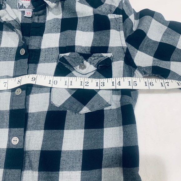 🛍 2/$25 TNA Black and White Buffalo Check shirt - Picture 5 of 8